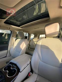 تۆیۆتا لاند کروزەر